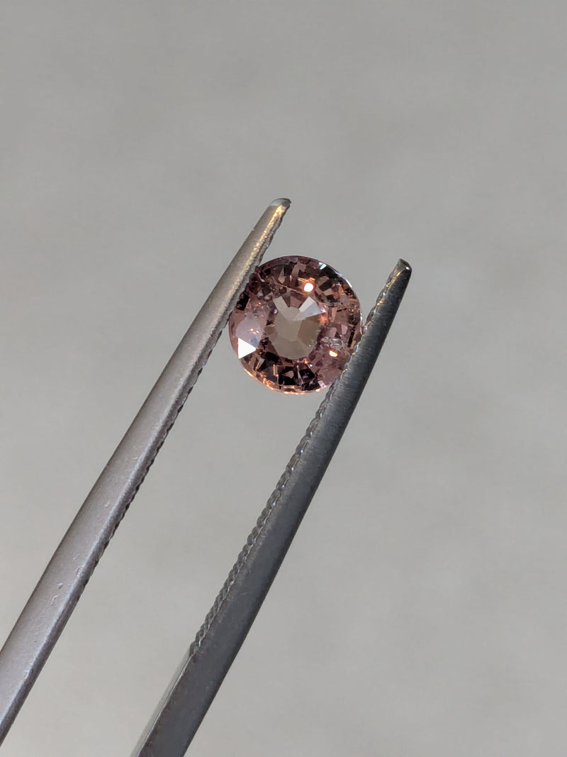 0.82ct Peach Sapphire Round