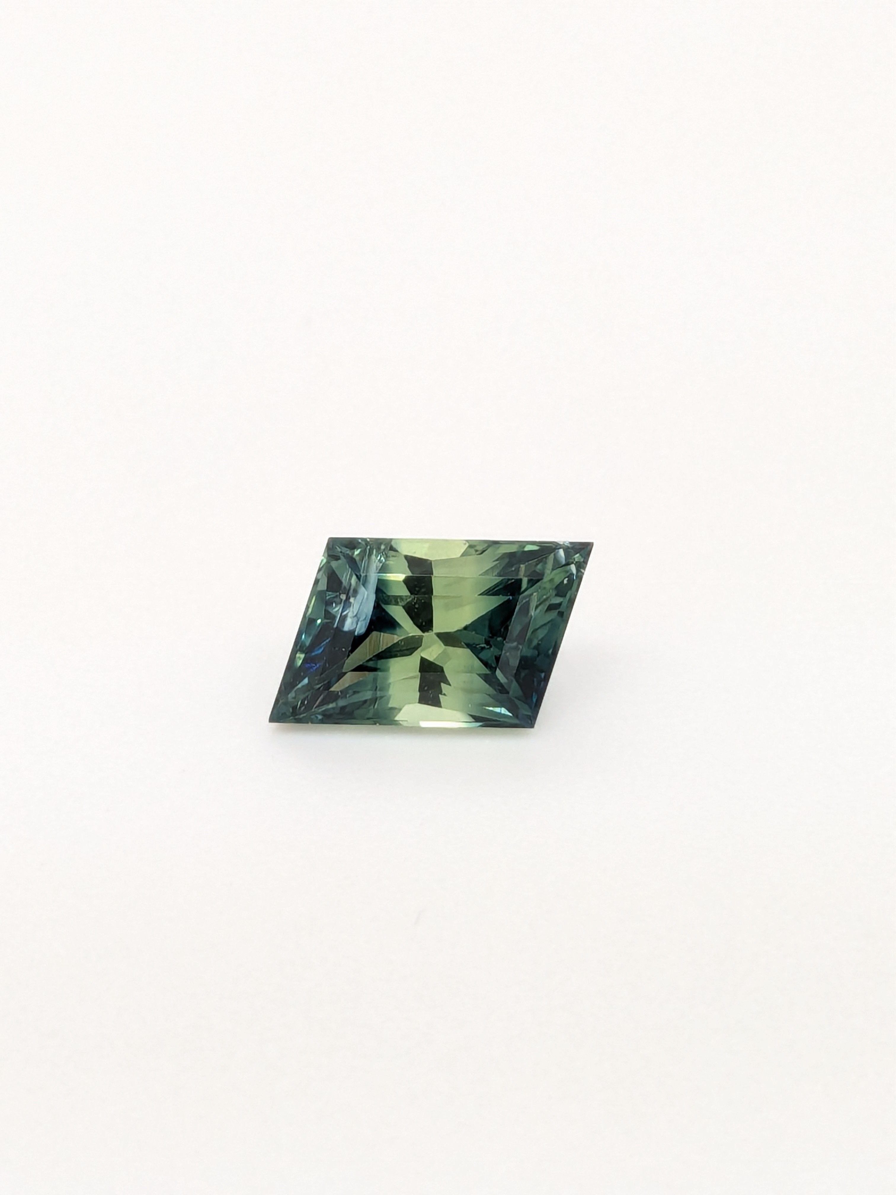 1.43ct Parti Sapphire Geometric Cut – BaeImports